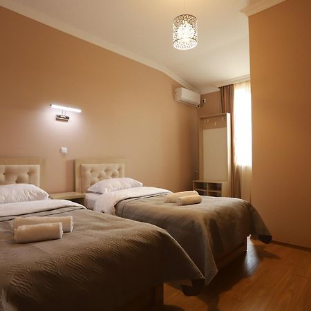 Hotel Hollywood Кутаиси Екстериор снимка