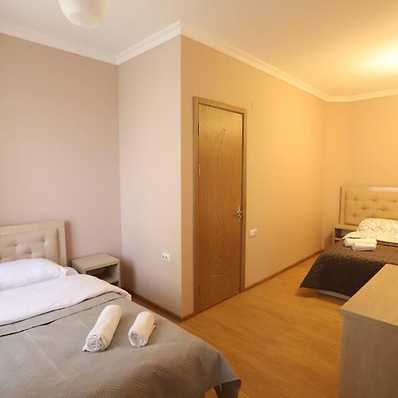 Hotel Hollywood Кутаиси Екстериор снимка