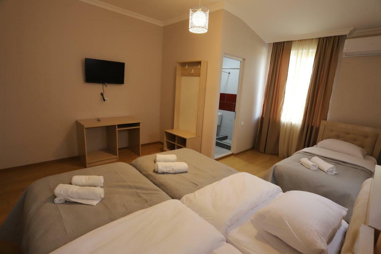 Hotel Hollywood Кутаиси Екстериор снимка