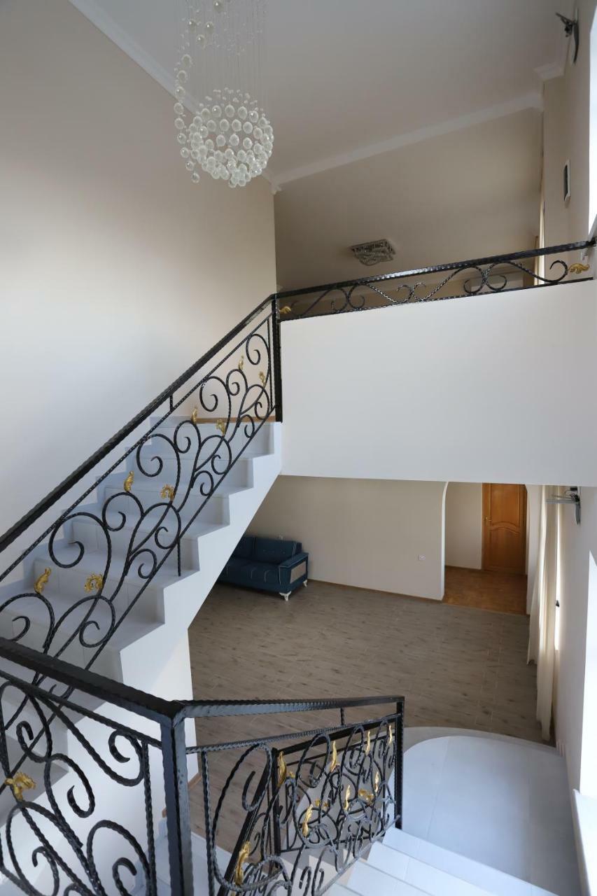 Hotel Hollywood Кутаиси Екстериор снимка