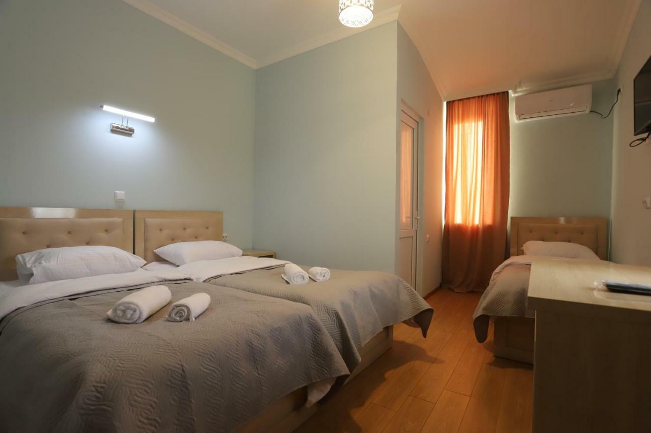 Hotel Hollywood Кутаиси Екстериор снимка