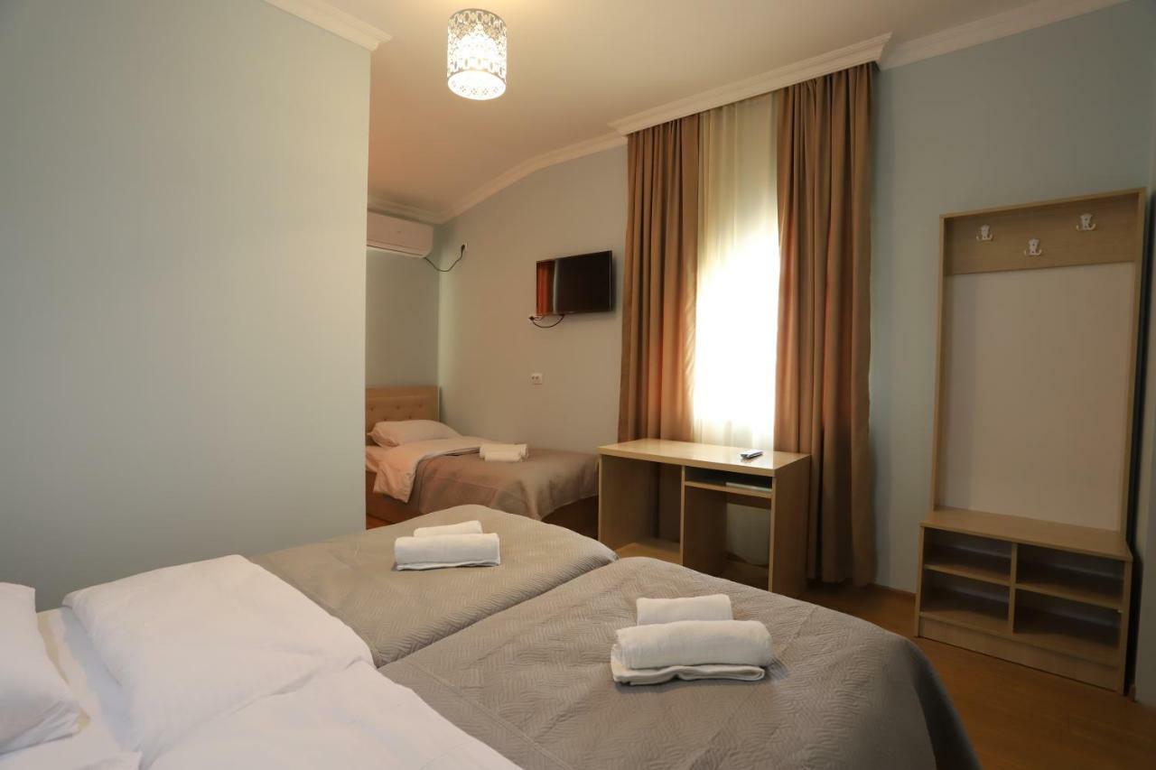 Hotel Hollywood Кутаиси Екстериор снимка
