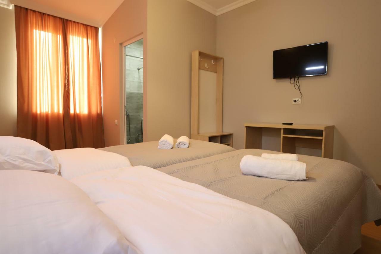 Hotel Hollywood Кутаиси Екстериор снимка