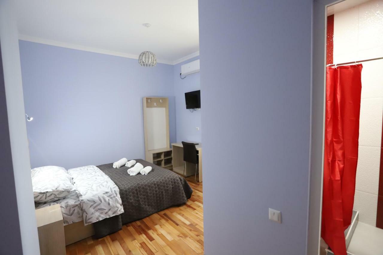 Hotel Hollywood Кутаиси Екстериор снимка