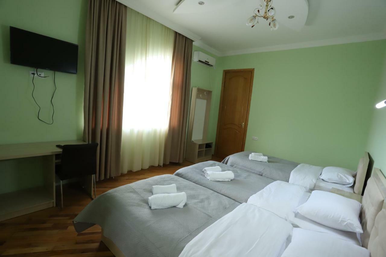 Hotel Hollywood Кутаиси Екстериор снимка