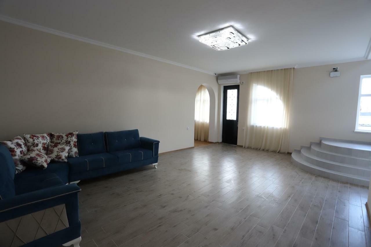Hotel Hollywood Кутаиси Екстериор снимка