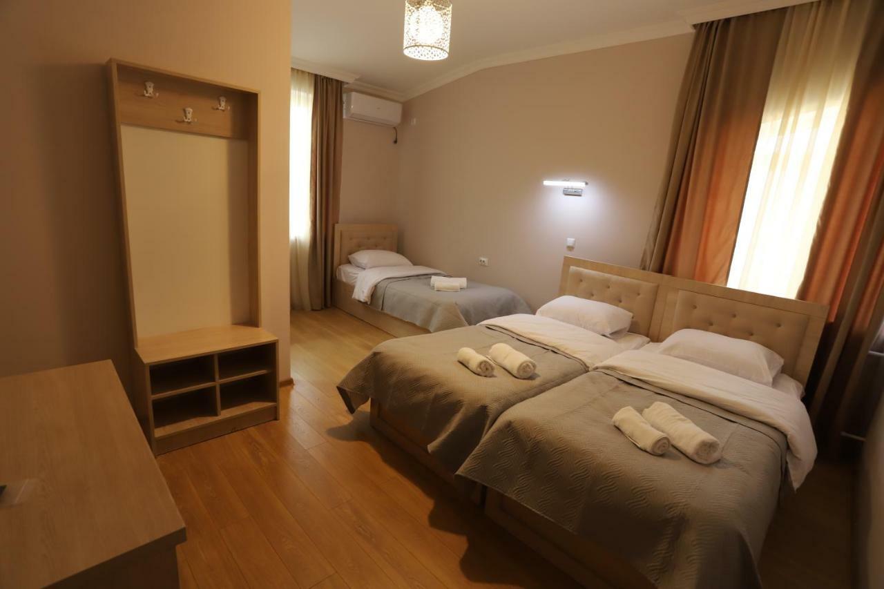 Hotel Hollywood Кутаиси Екстериор снимка