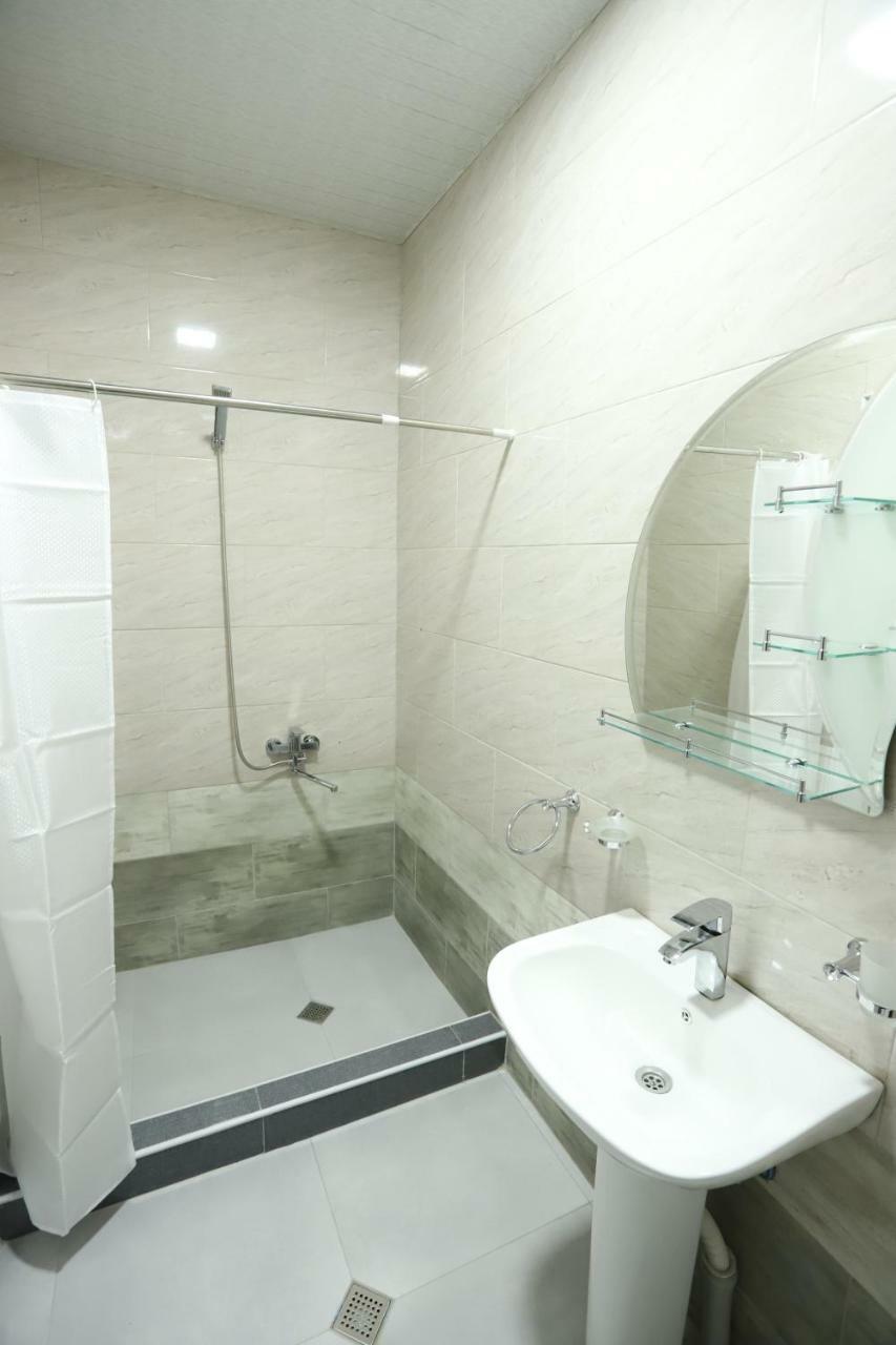 Hotel Hollywood Кутаиси Екстериор снимка