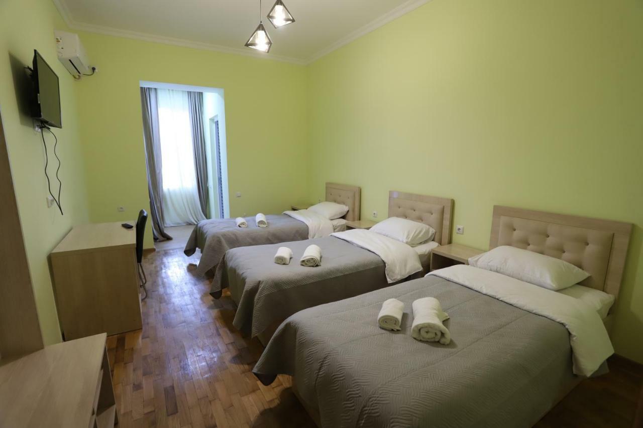 Hotel Hollywood Кутаиси Екстериор снимка