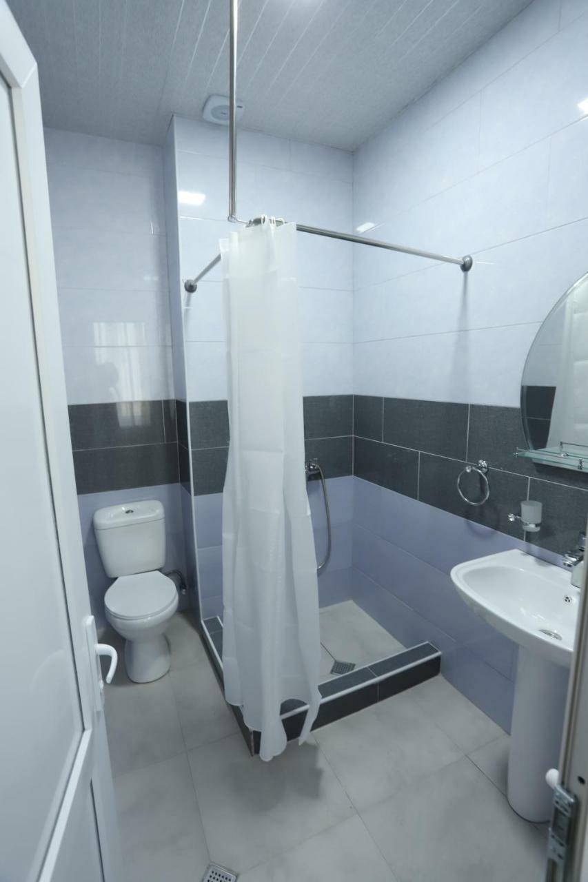 Hotel Hollywood Кутаиси Екстериор снимка