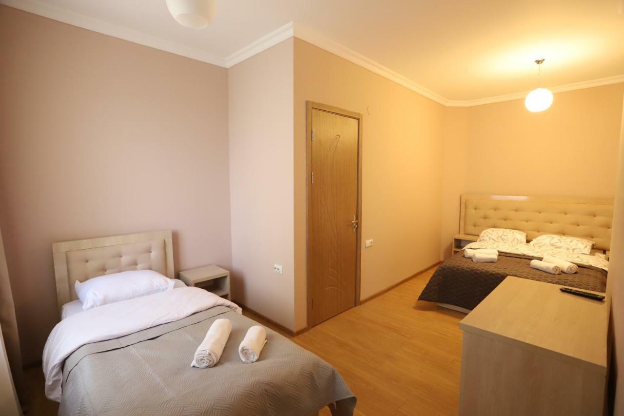 Hotel Hollywood Кутаиси Екстериор снимка