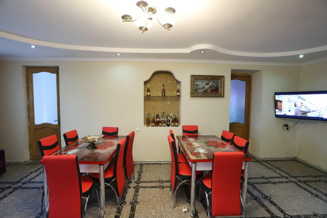 Hotel Hollywood Кутаиси Екстериор снимка