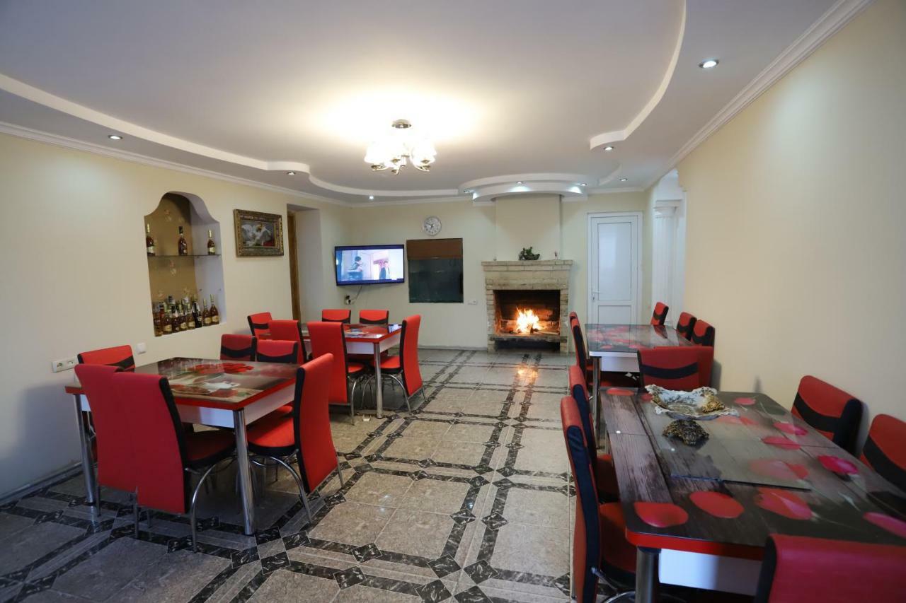 Hotel Hollywood Кутаиси Екстериор снимка