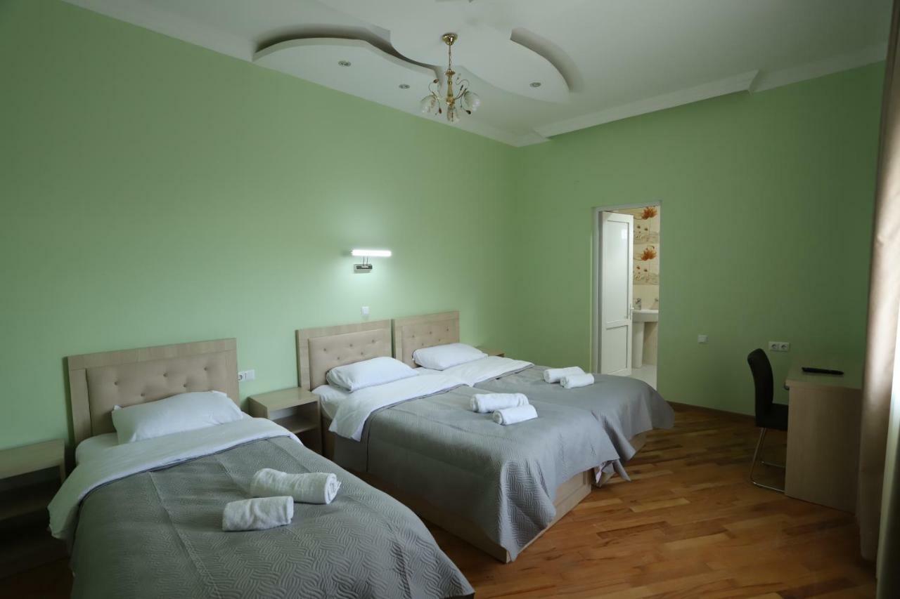 Hotel Hollywood Кутаиси Екстериор снимка
