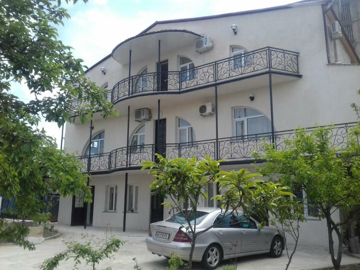Hotel Hollywood Кутаиси Екстериор снимка