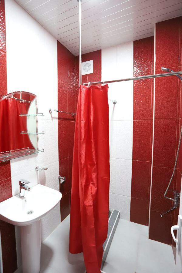 Hotel Hollywood Кутаиси Екстериор снимка