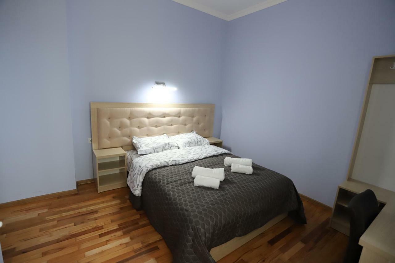 Hotel Hollywood Кутаиси Екстериор снимка
